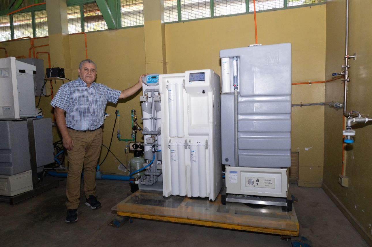 Facultad invierte en nuevo equipo de producción de aguas purificadas