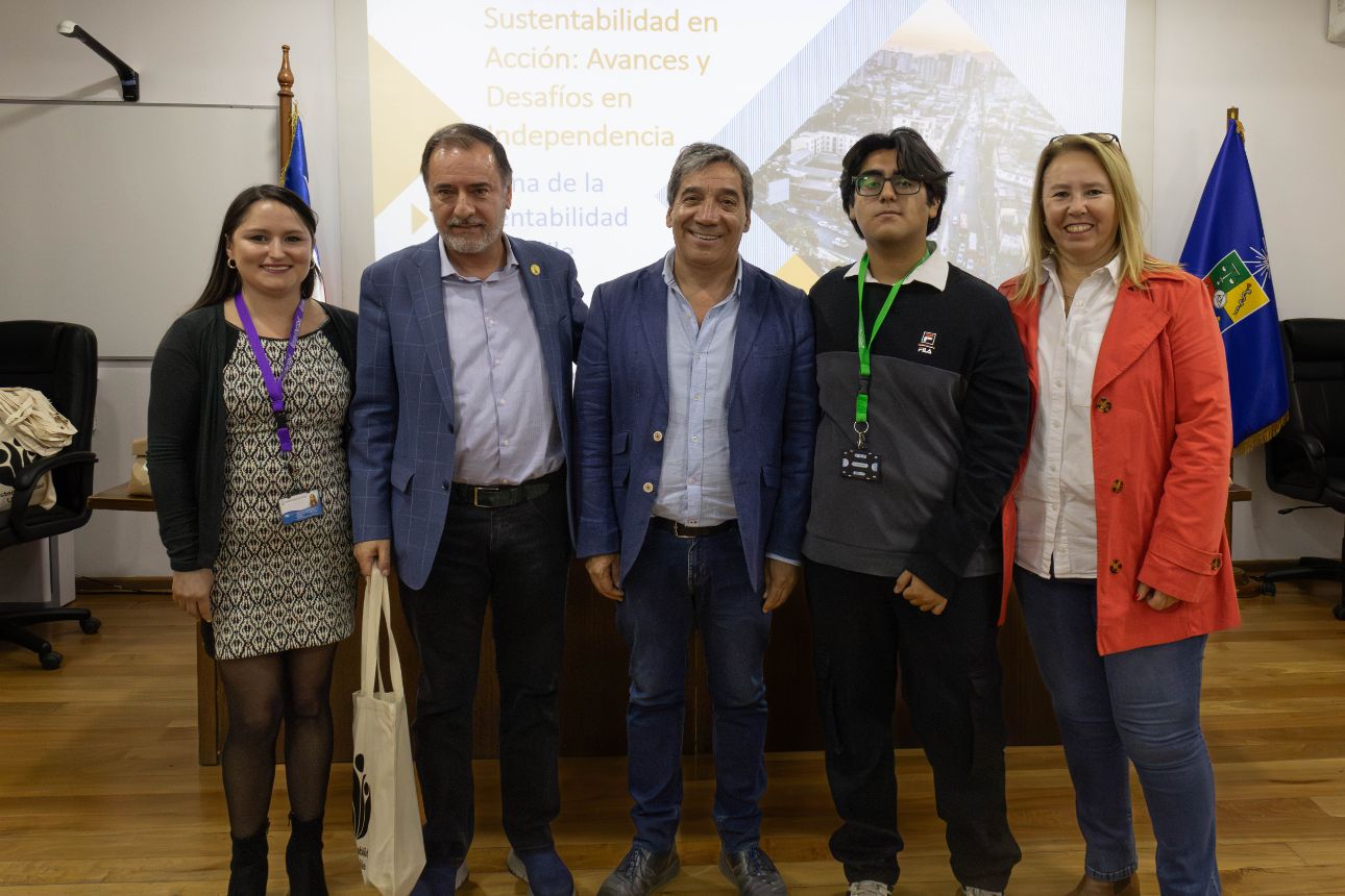 Alcalde de Independencia Gonzalo Durán dicta charla sobre sustentabilidad